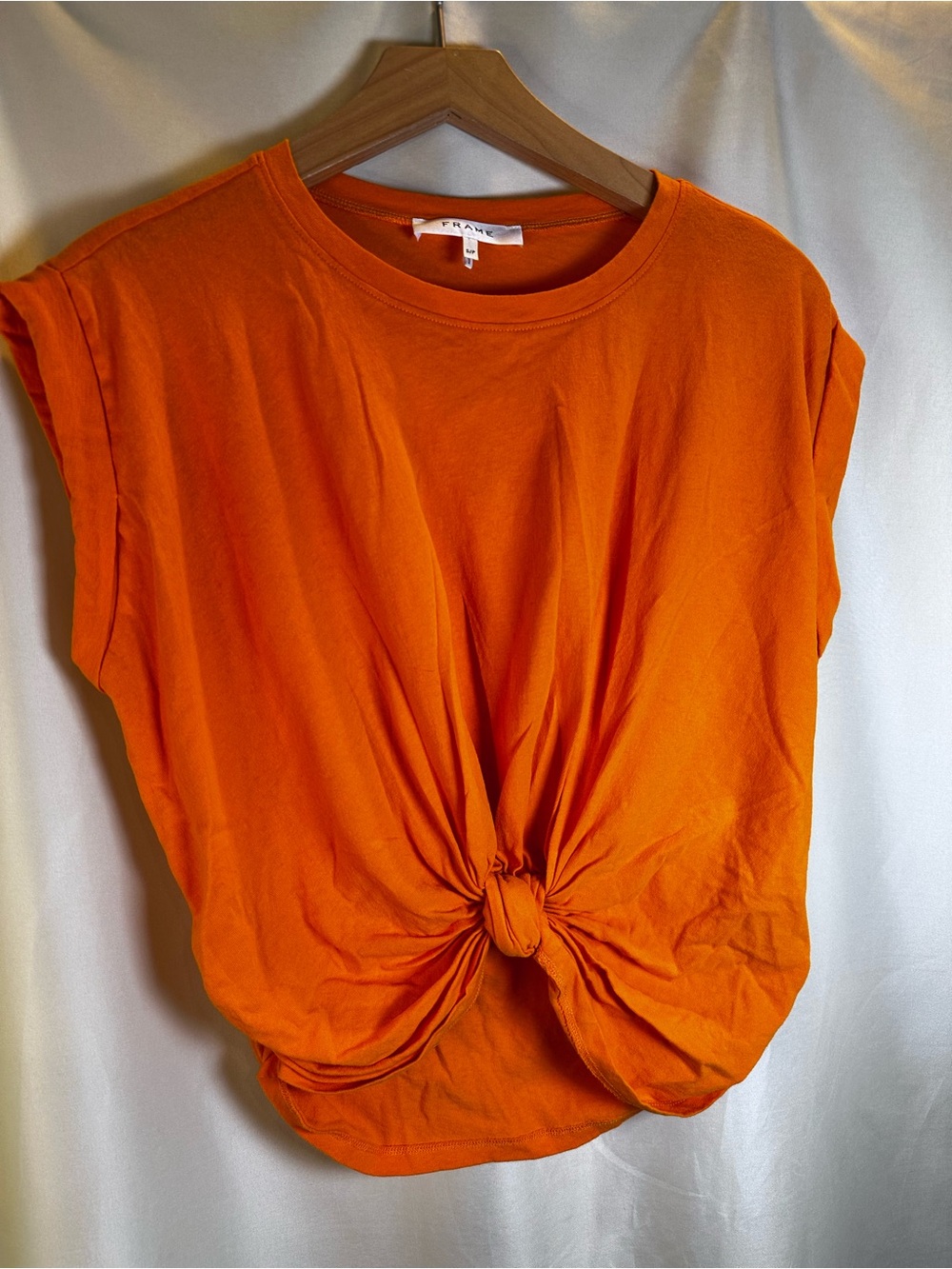 FRAME muscle tee Knot-Front 100% Cotton Tee in Nectarine S/p